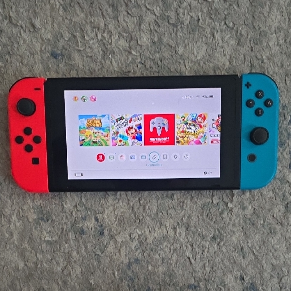 Nintendo Switch Family Bundle - Picture 12 of 16